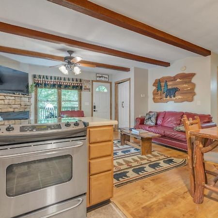 Treehouse Between Gatlinburg And Pigeon Forge. Pet Friendly! Bagian luar foto
