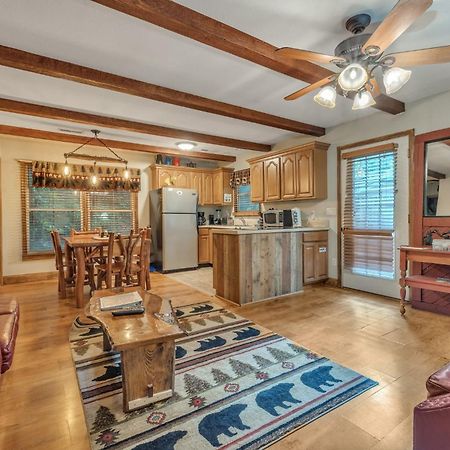 Treehouse Between Gatlinburg And Pigeon Forge. Pet Friendly! Bagian luar foto