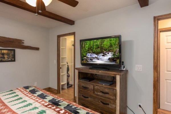 Treehouse Between Gatlinburg And Pigeon Forge. Pet Friendly! Bagian luar foto