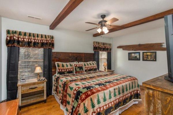 Treehouse Between Gatlinburg And Pigeon Forge. Pet Friendly! Bagian luar foto