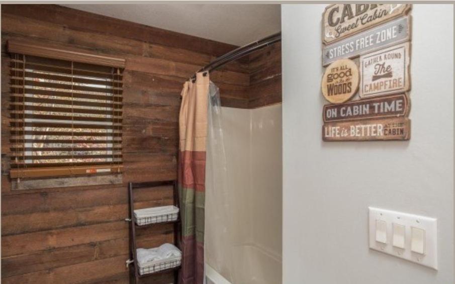 Treehouse Between Gatlinburg And Pigeon Forge. Pet Friendly! Bagian luar foto