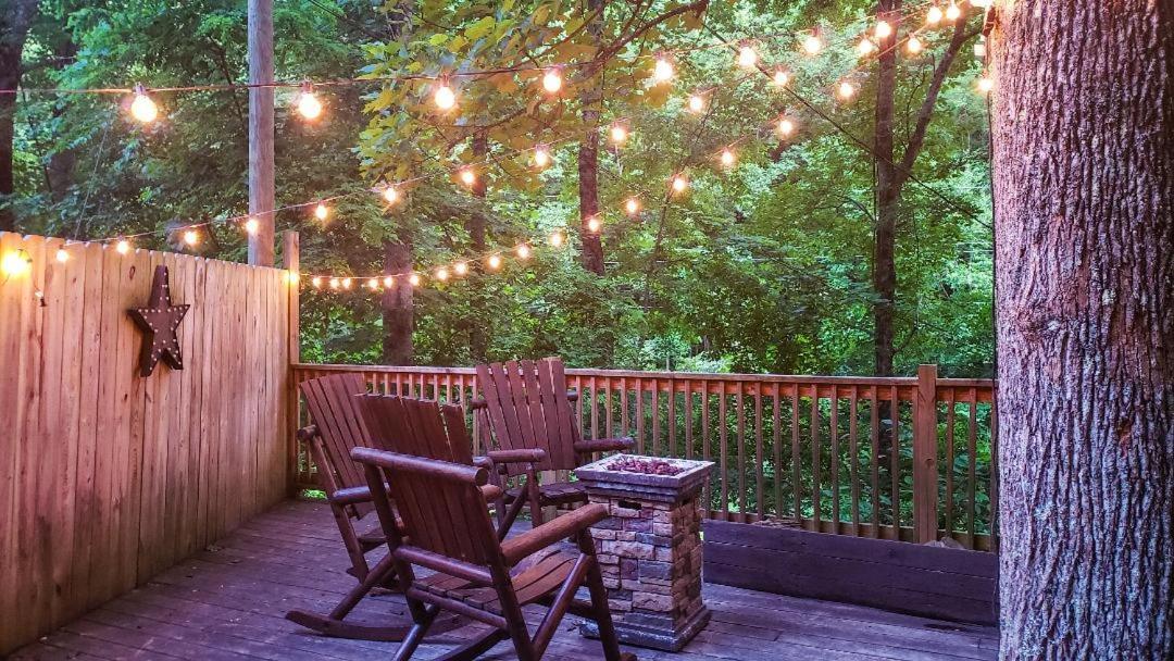 Treehouse Between Gatlinburg And Pigeon Forge. Pet Friendly! Bagian luar foto